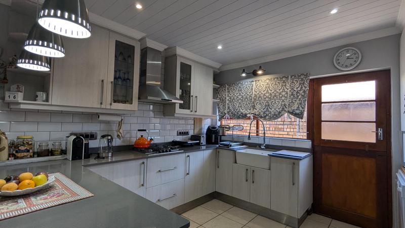 3 Bedroom Property for Sale in Denver Park Western Cape